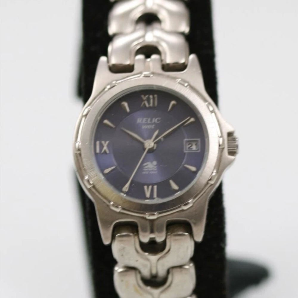 149 Relic Classic Silver and Navy Watch
